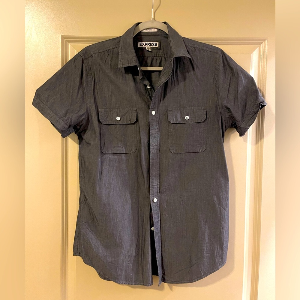 Men’s Express Short Sleeve Fitted Grey Button Up, size Small